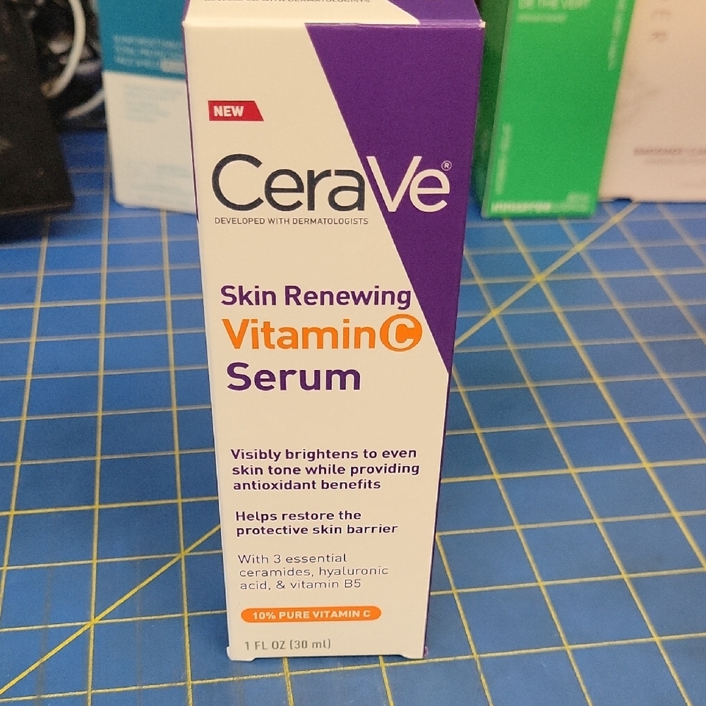 CeraVe Skin Renewing Vitamin C Serum 30ml New in Box
